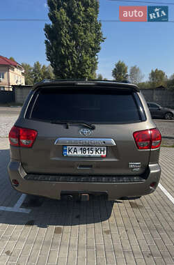 Внедорожник / Кроссовер Toyota Sequoia 2013 в 