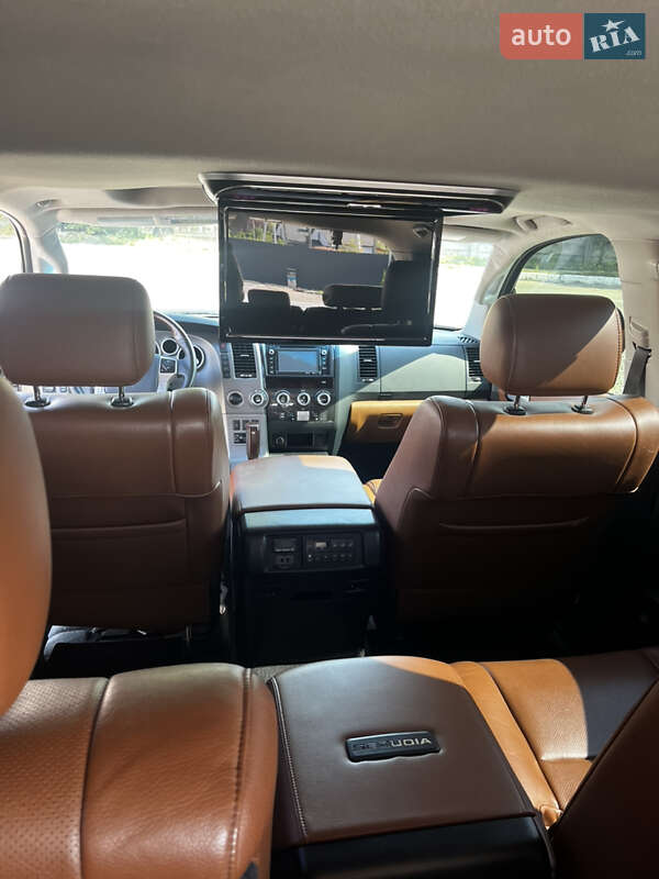 Позашляховик / Кросовер Toyota Sequoia 2013 в Києві