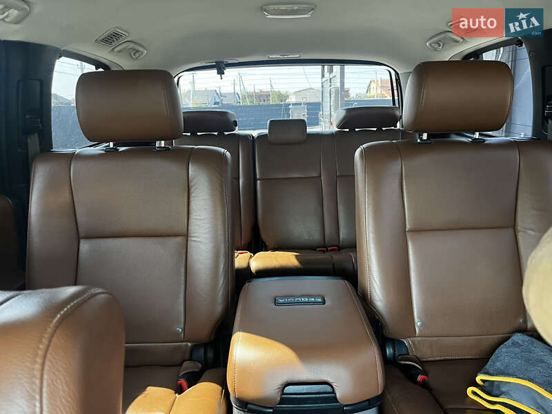 Позашляховик / Кросовер Toyota Sequoia 2013 в Києві