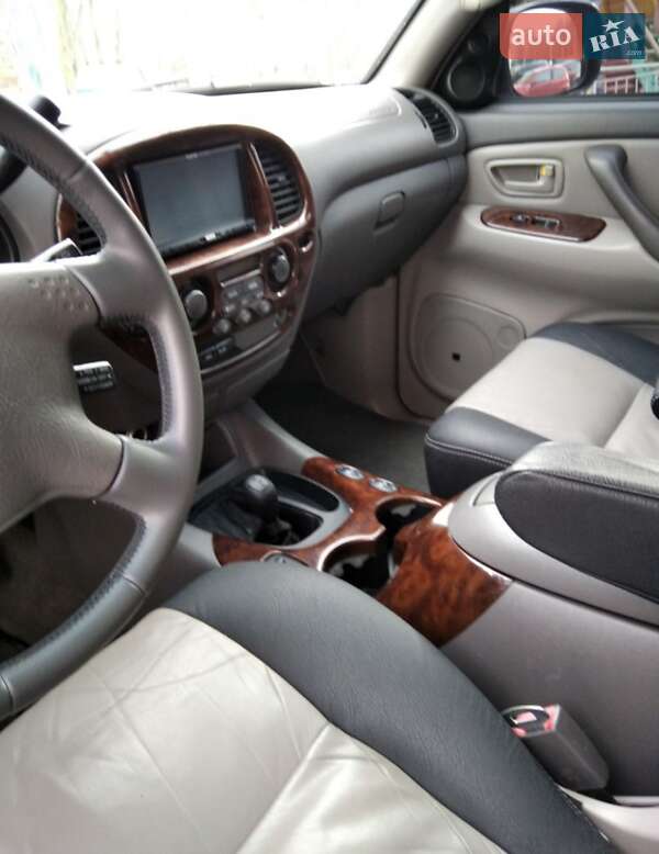 Внедорожник / Кроссовер Toyota Sequoia 2001 в Киеве