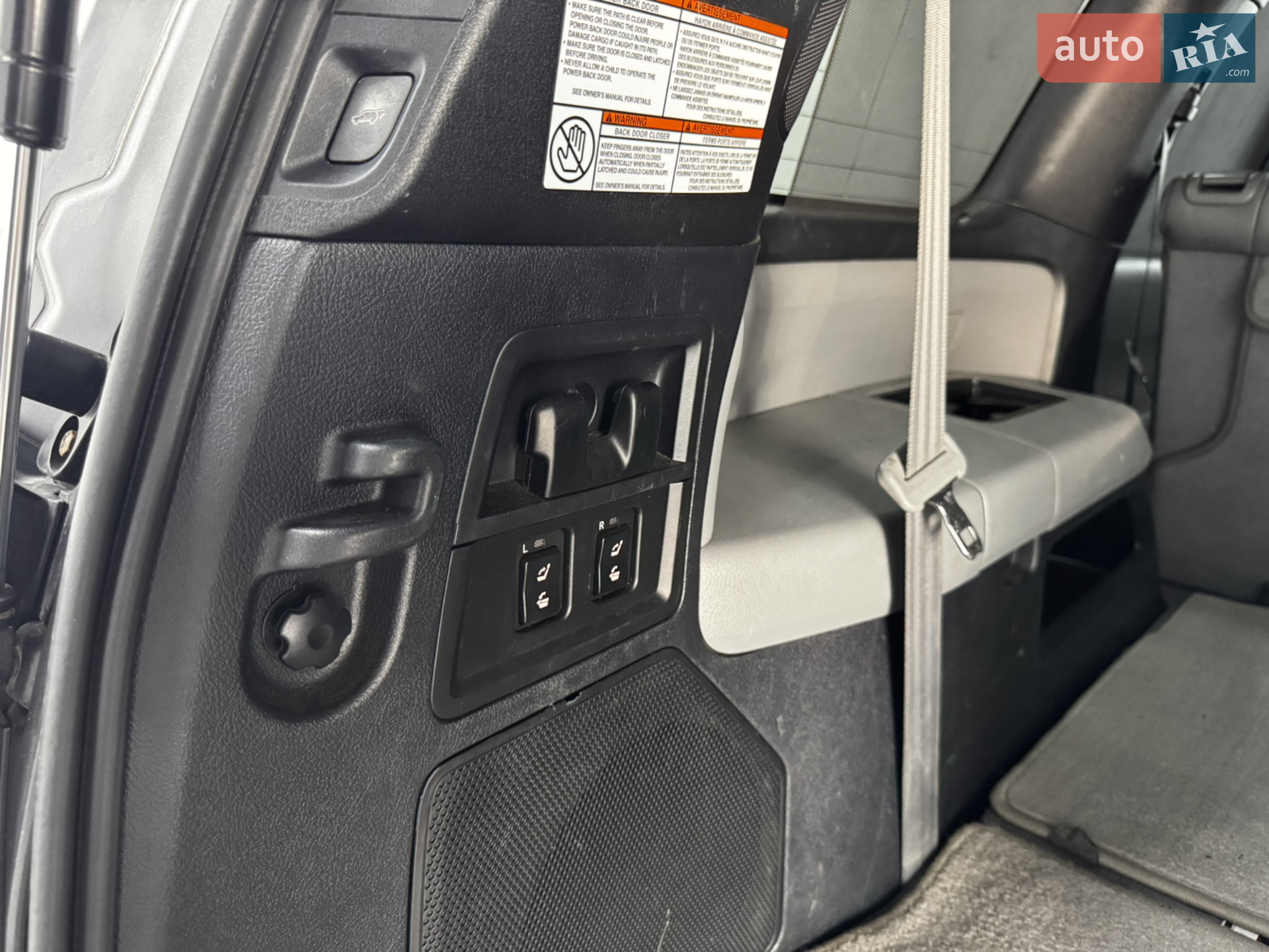 2016 Toyota Sequoia - мініатюра 21