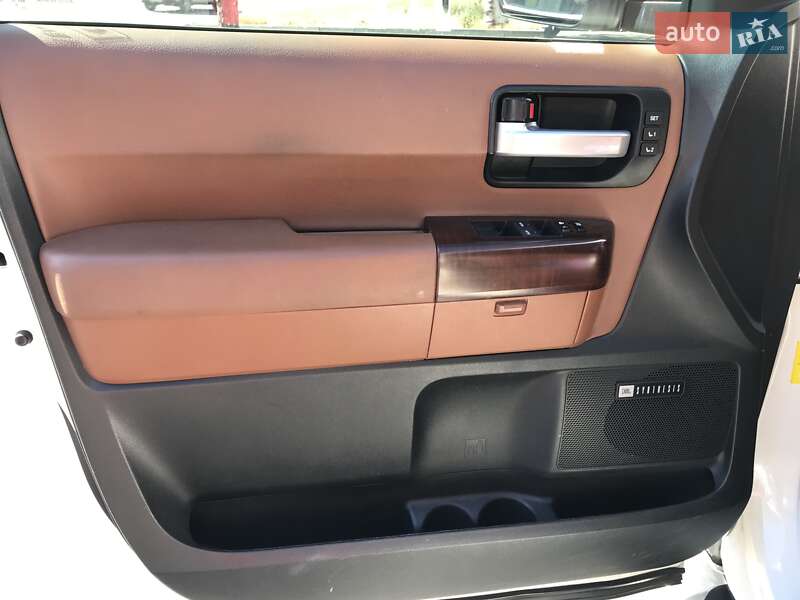 Внедорожник / Кроссовер Toyota Sequoia 2013 в Днепре