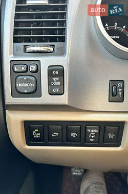 Внедорожник / Кроссовер Toyota Sequoia 2013 в 