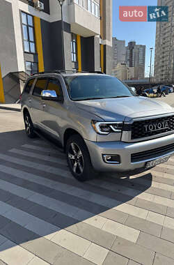 Внедорожник / Кроссовер Toyota Sequoia 2016 в 