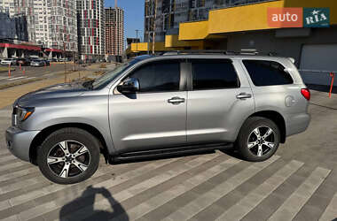 Внедорожник / Кроссовер Toyota Sequoia 2016 в 