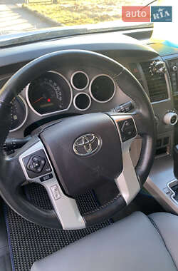 Внедорожник / Кроссовер Toyota Sequoia 2016 в 