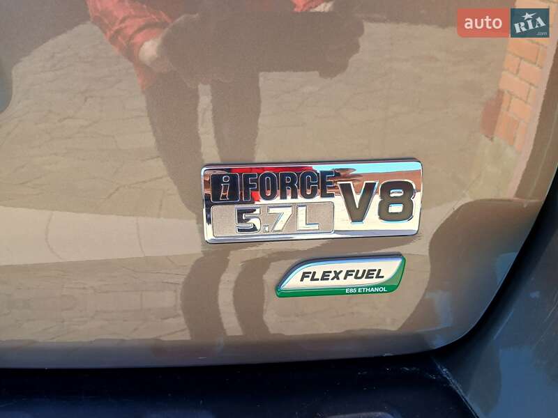 Внедорожник / Кроссовер Toyota Sequoia 2016 в Днепре