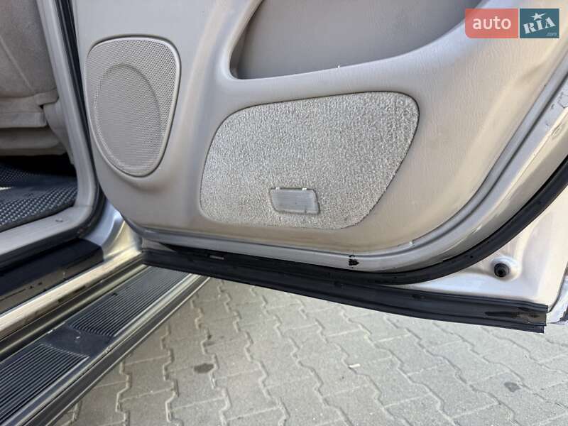 Внедорожник / Кроссовер Toyota Sequoia 2001 в Черновцах