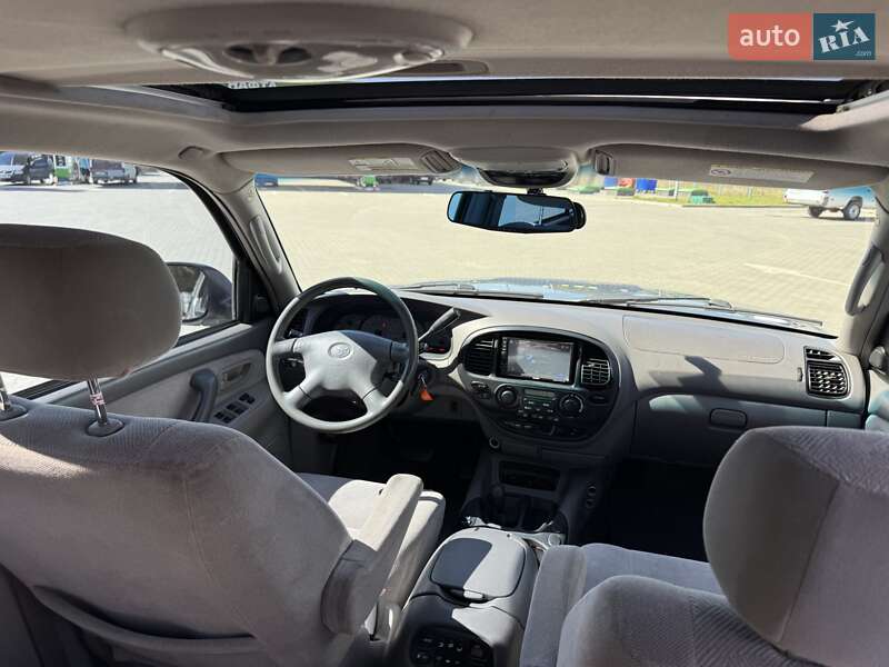 Внедорожник / Кроссовер Toyota Sequoia 2001 в Черновцах