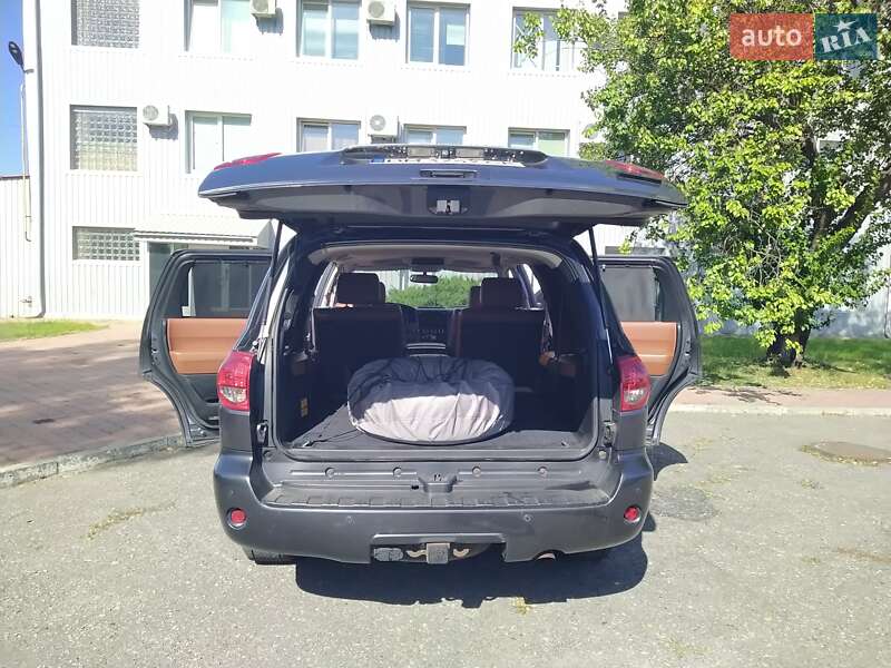 Позашляховик / Кросовер Toyota Sequoia 2012 в Сумах