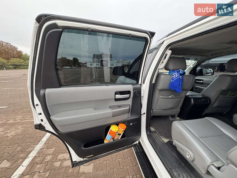 Внедорожник / Кроссовер Toyota Sequoia 2011 в Житомире