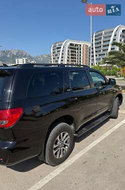 Внедорожник / Кроссовер Toyota Sequoia 2013 в 