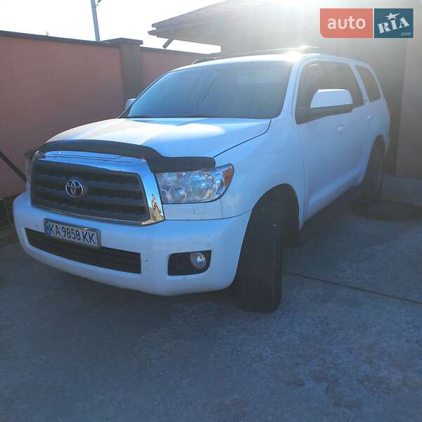 Внедорожник / Кроссовер Toyota Sequoia 2017 в 