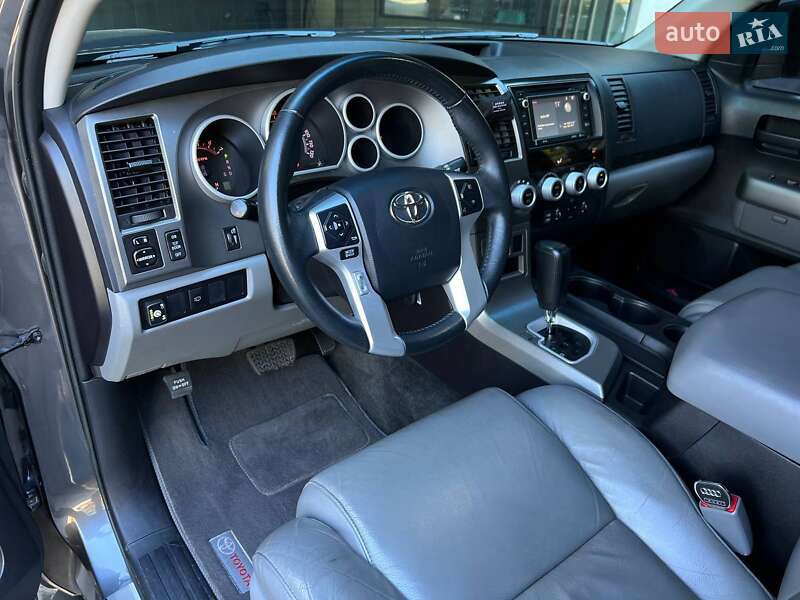 Внедорожник / Кроссовер Toyota Sequoia 2016 в Одессе