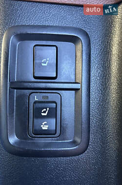 Внедорожник / Кроссовер Toyota Sequoia 2011 в 