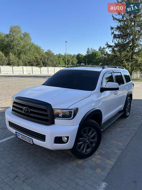 Внедорожник / Кроссовер Toyota Sequoia 2013 в Луцке