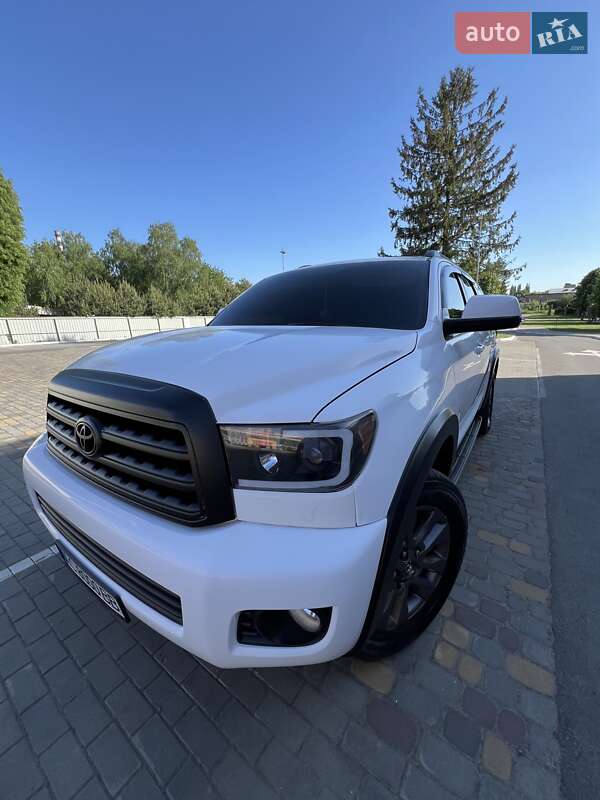 Внедорожник / Кроссовер Toyota Sequoia 2013 в Луцке
