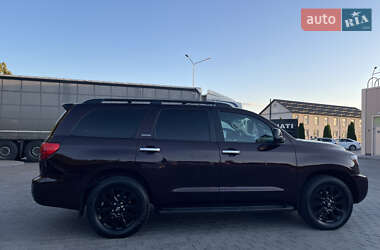 Внедорожник / Кроссовер Toyota Sequoia 2013 в 