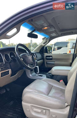 Внедорожник / Кроссовер Toyota Sequoia 2013 в 