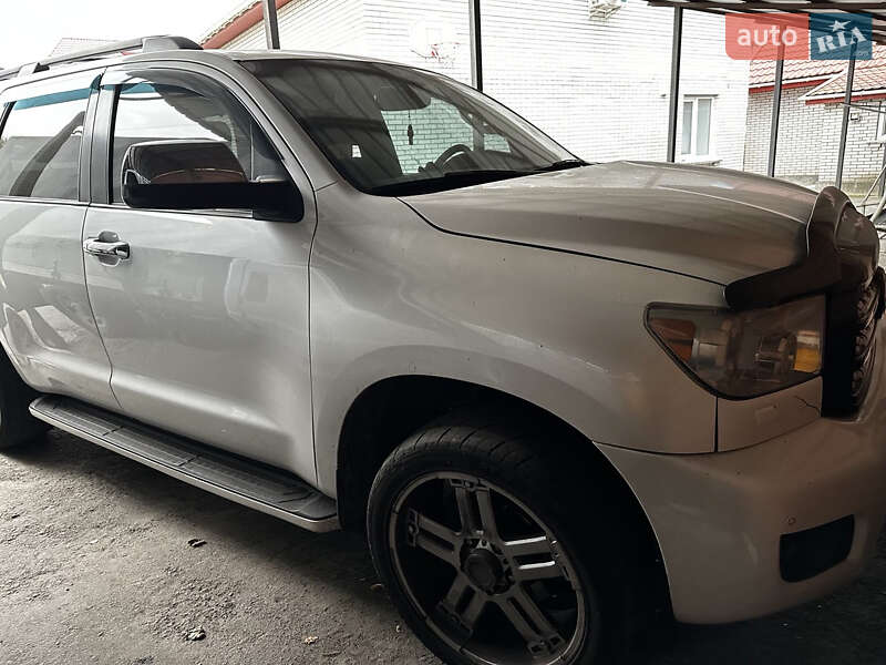 Внедорожник / Кроссовер Toyota Sequoia 2008 в 