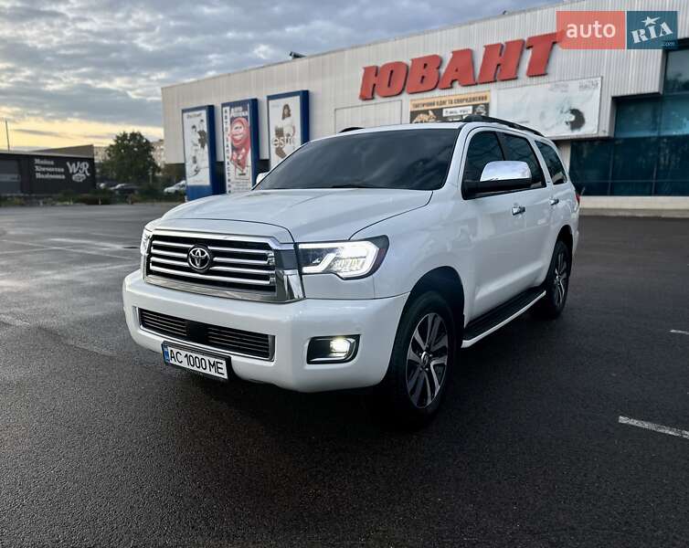 Внедорожник / Кроссовер Toyota Sequoia 2017 в Ковеле