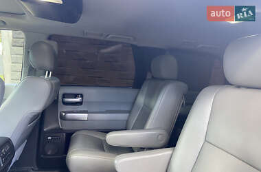 Внедорожник / Кроссовер Toyota Sequoia 2014 в 
