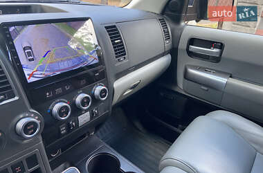 Внедорожник / Кроссовер Toyota Sequoia 2014 в 