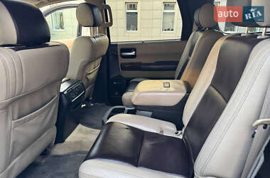 Внедорожник / Кроссовер Toyota Sequoia 2010 в 