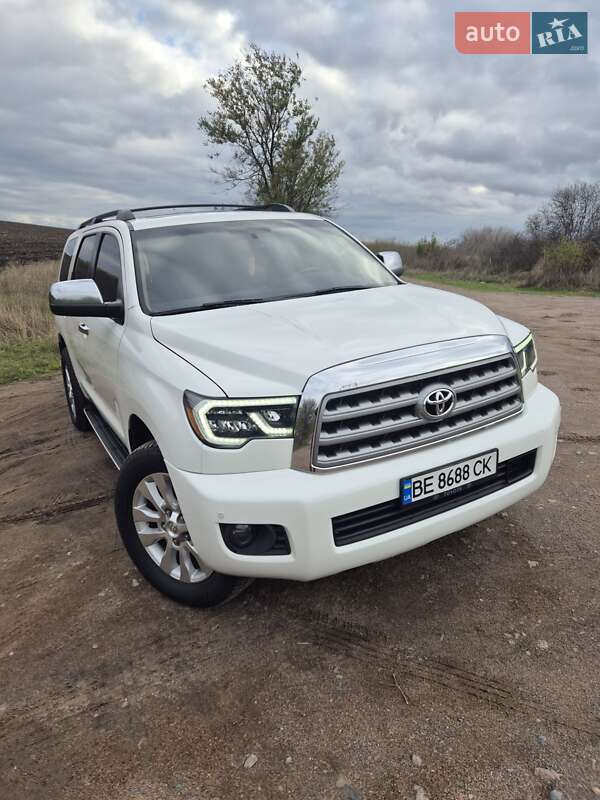 Позашляховик / Кросовер Toyota Sequoia 2011 в Первомайську