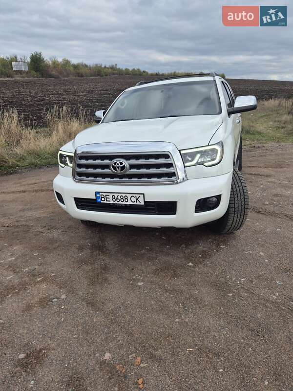 Позашляховик / Кросовер Toyota Sequoia 2011 в Первомайську