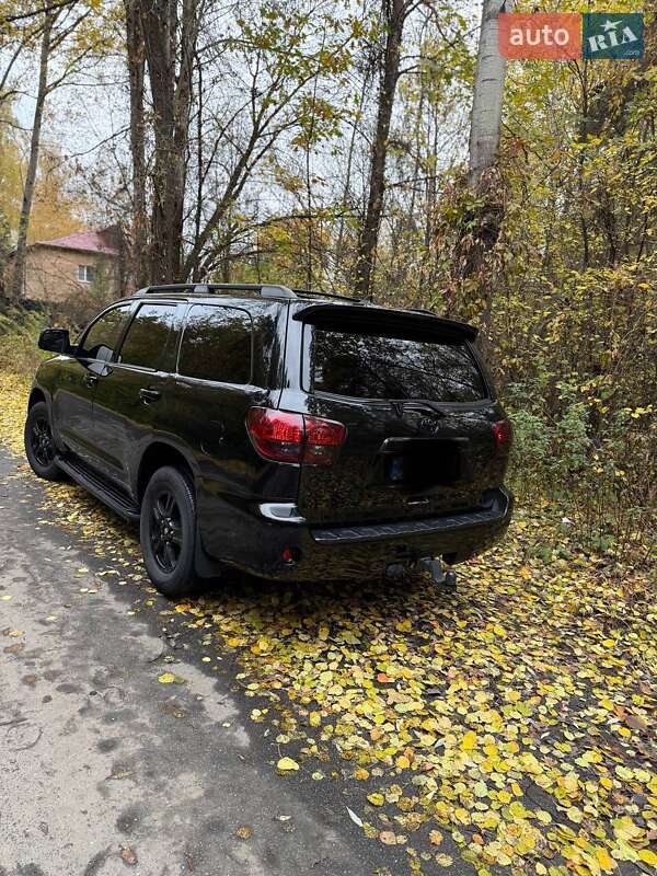 Позашляховик / Кросовер Toyota Sequoia 2017 в Києві