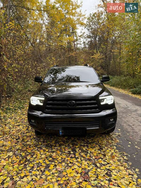 Позашляховик / Кросовер Toyota Sequoia 2017 в Києві