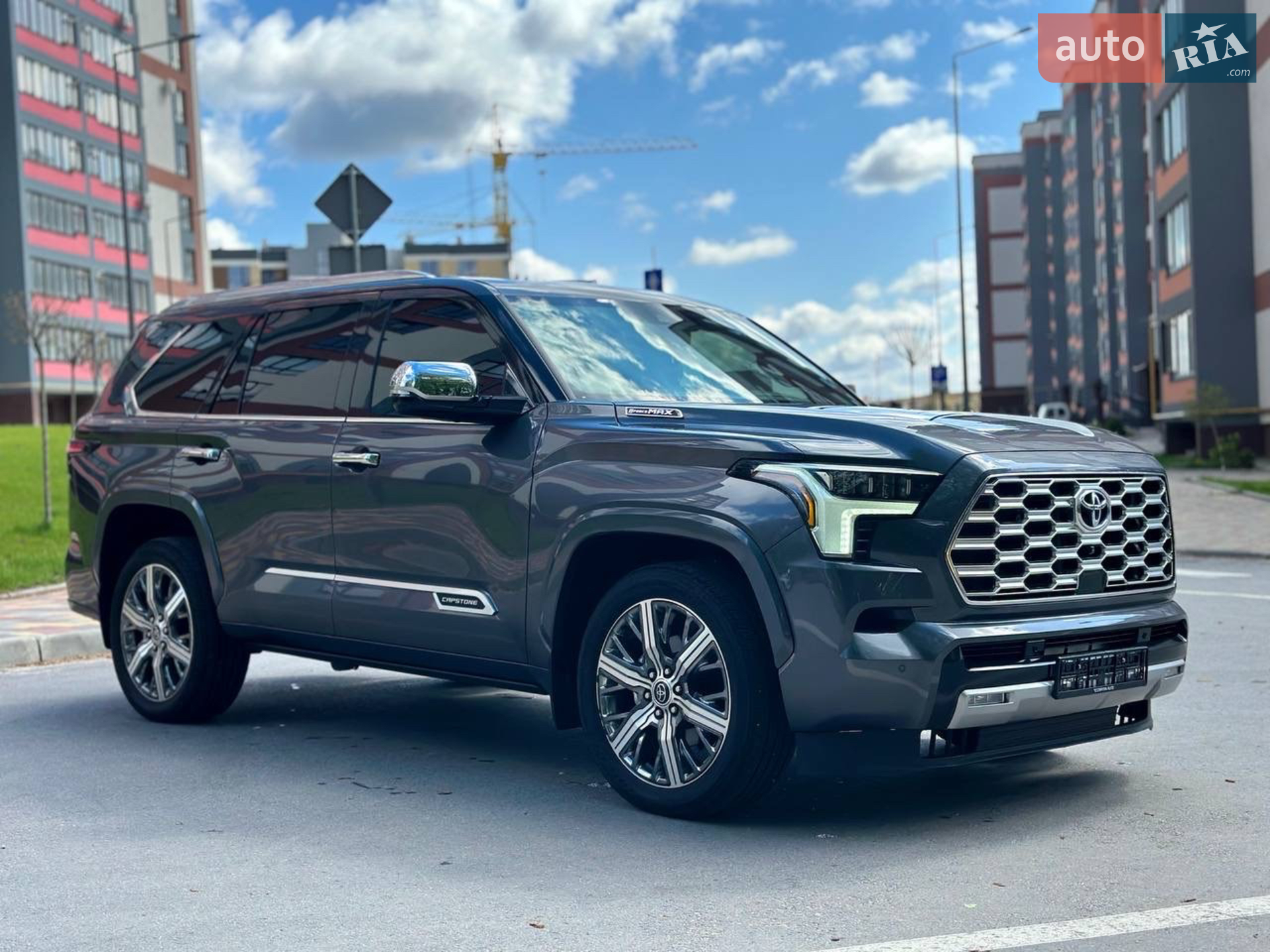 Toyota Sequoia 2023 VIN 7SVAAABA3PX008999 фото оголошення 3 з 6