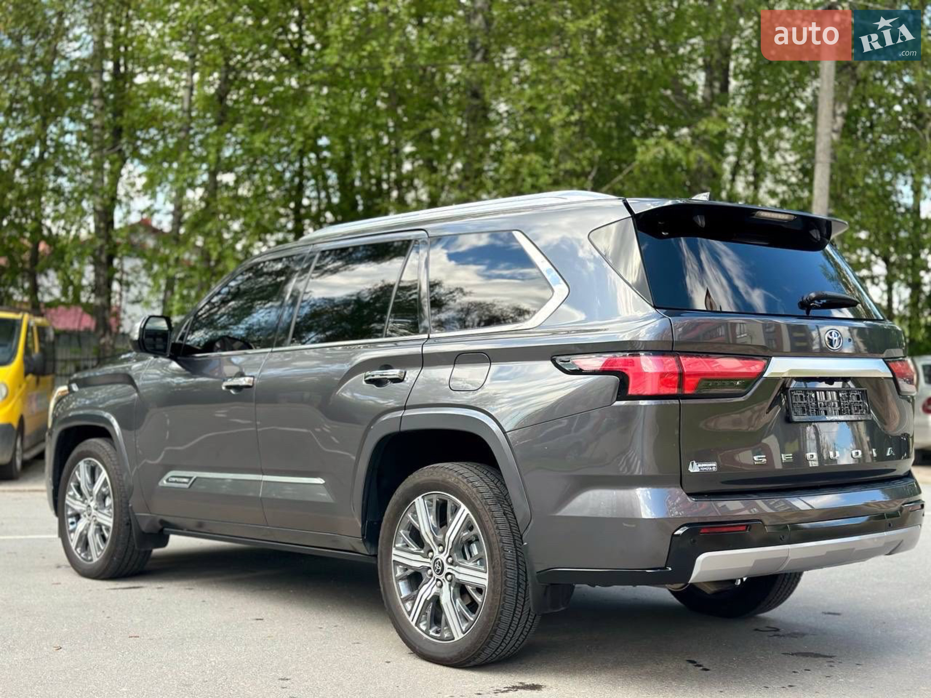 Toyota Sequoia 2023 VIN 7SVAAABA3PX008999 фото оголошення 5 з 6