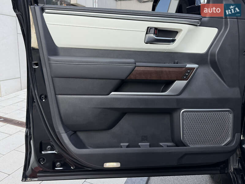 Внедорожник / Кроссовер Toyota Sequoia 2025 в Киеве