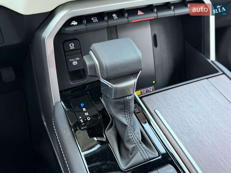 Внедорожник / Кроссовер Toyota Sequoia 2025 в Киеве