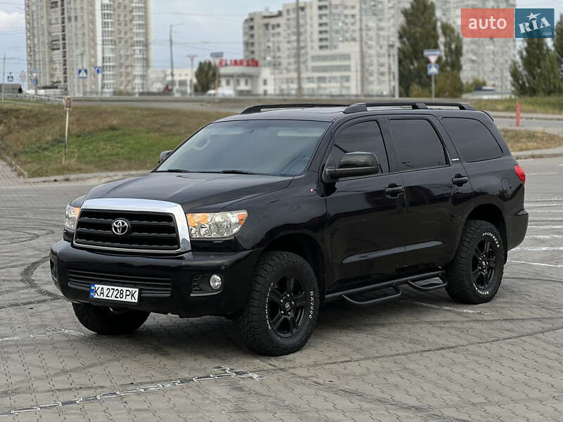 Внедорожник / Кроссовер Toyota Sequoia 2013 в Киеве