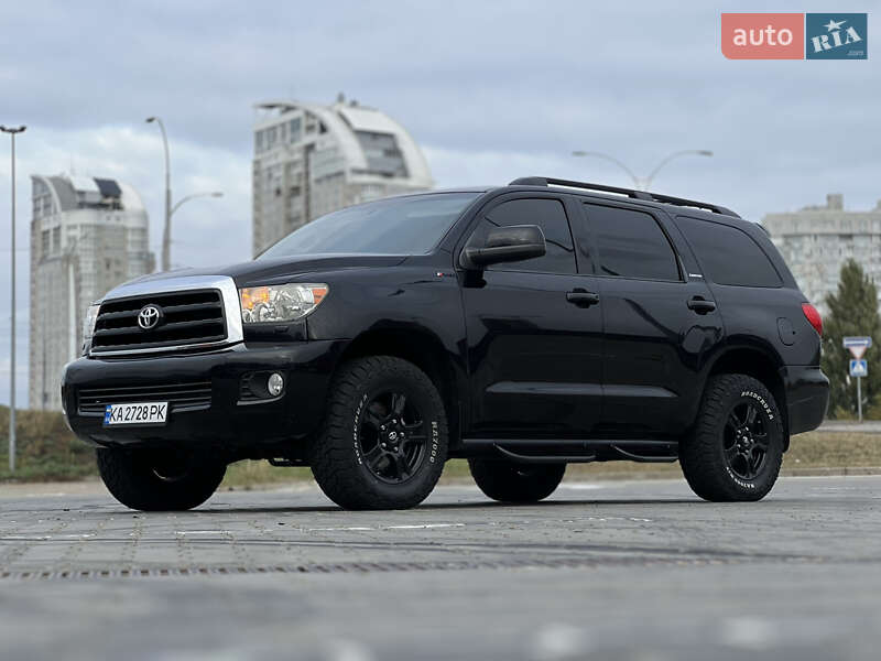 Внедорожник / Кроссовер Toyota Sequoia 2013 в Киеве