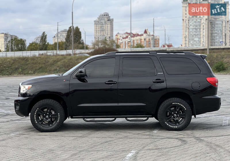 Внедорожник / Кроссовер Toyota Sequoia 2013 в Киеве