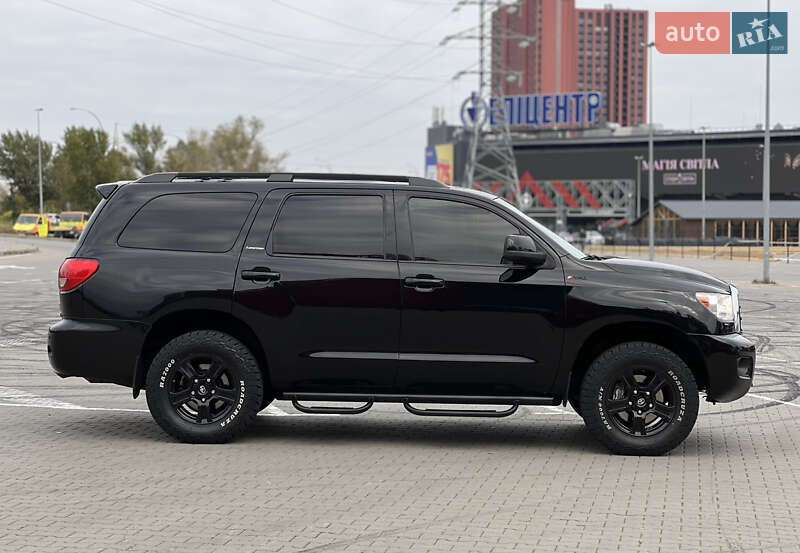 Внедорожник / Кроссовер Toyota Sequoia 2013 в Киеве