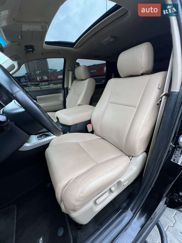 Внедорожник / Кроссовер Toyota Sequoia 2013 в Киеве