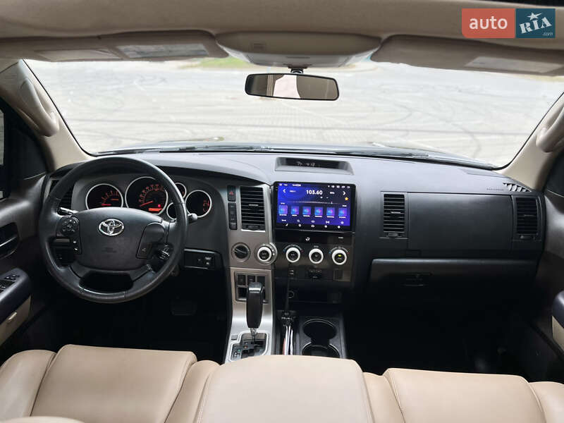 Внедорожник / Кроссовер Toyota Sequoia 2013 в Киеве