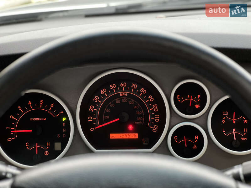 Внедорожник / Кроссовер Toyota Sequoia 2013 в Киеве