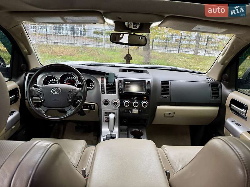 Внедорожник / Кроссовер Toyota Sequoia 2008 в Киеве