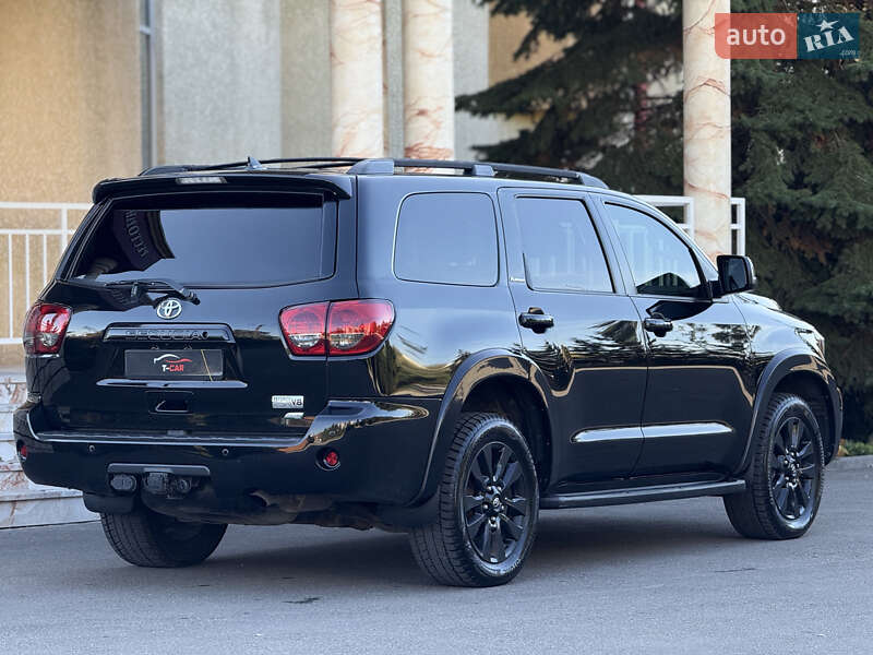 Внедорожник / Кроссовер Toyota Sequoia 2011 в Тернополе