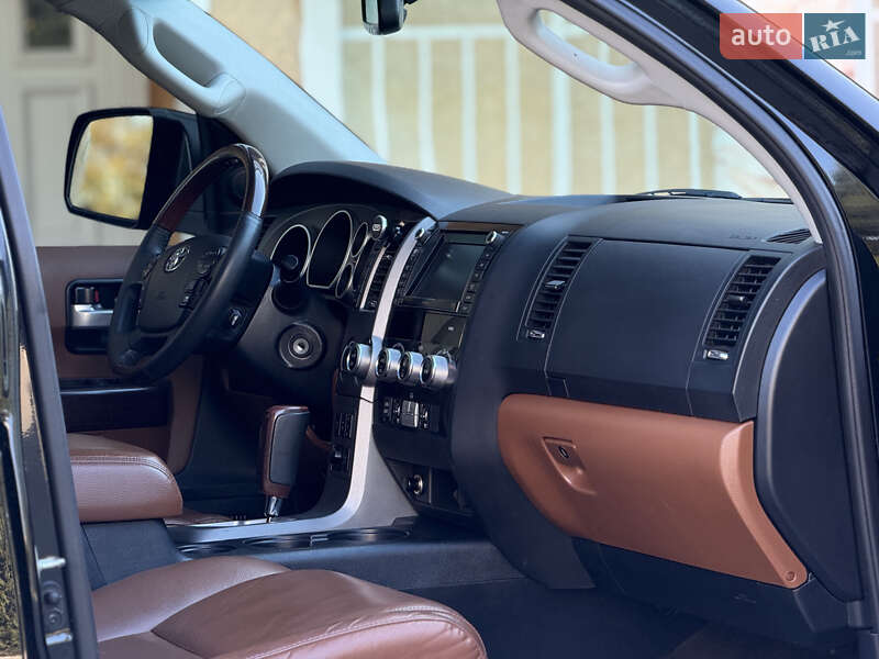 Внедорожник / Кроссовер Toyota Sequoia 2011 в Тернополе