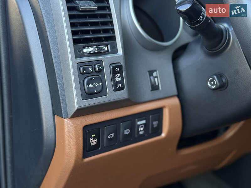 Внедорожник / Кроссовер Toyota Sequoia 2011 в Тернополе