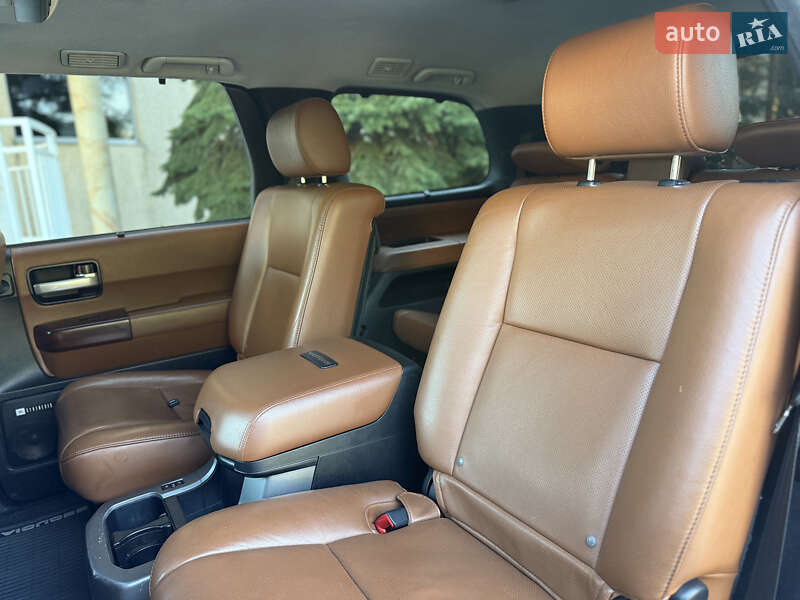 Внедорожник / Кроссовер Toyota Sequoia 2011 в Тернополе