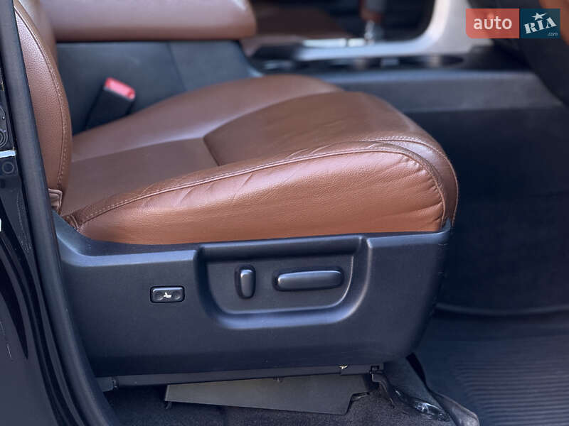 Внедорожник / Кроссовер Toyota Sequoia 2011 в Тернополе