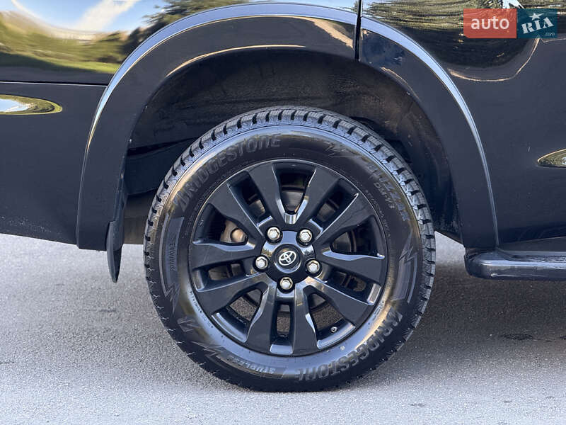 Внедорожник / Кроссовер Toyota Sequoia 2011 в Тернополе